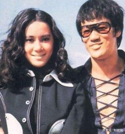 丁佩不再沉默，说出李小龙的死亡真相，背后到底有何隐情？