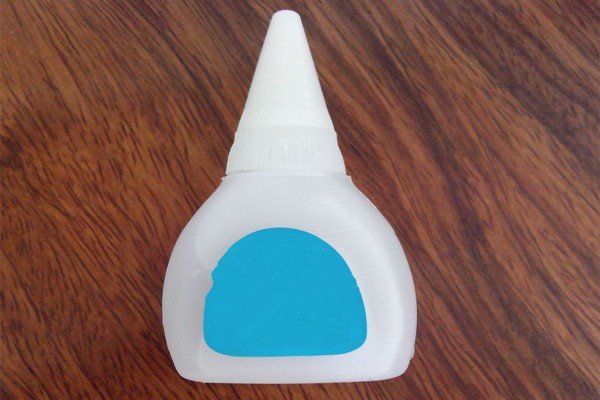 万能胶可以粘什么？