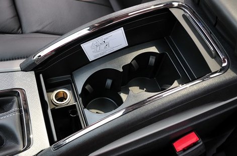 汽车里中央扶手的作用