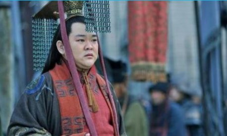 周瑜管夏侯惇叫什么呢？