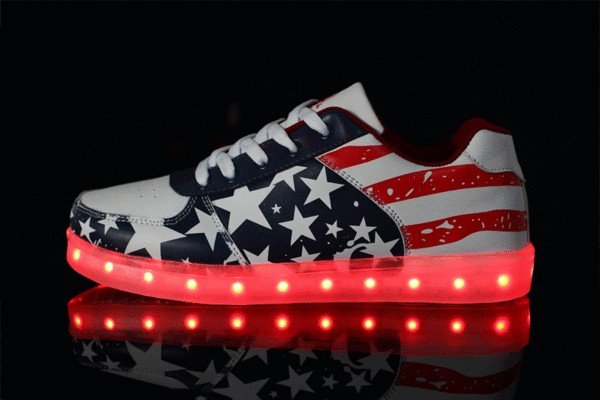 儿童常穿的电子震动发光鞋发光的原理是什么?