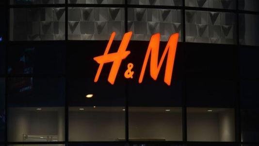黄轩中止与HM的合作，双方为何会突然终止合作？