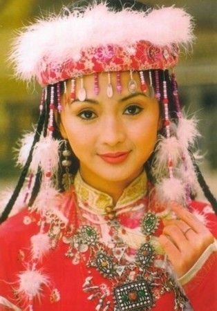 还珠格格里面的香妃是谁扮演的