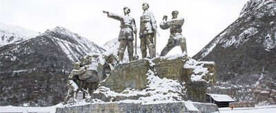 赞美英雄的诗句和名言有哪些？