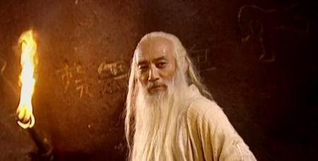 《笑傲江湖》中的风清扬能不能打过东方不败呢？为什么？