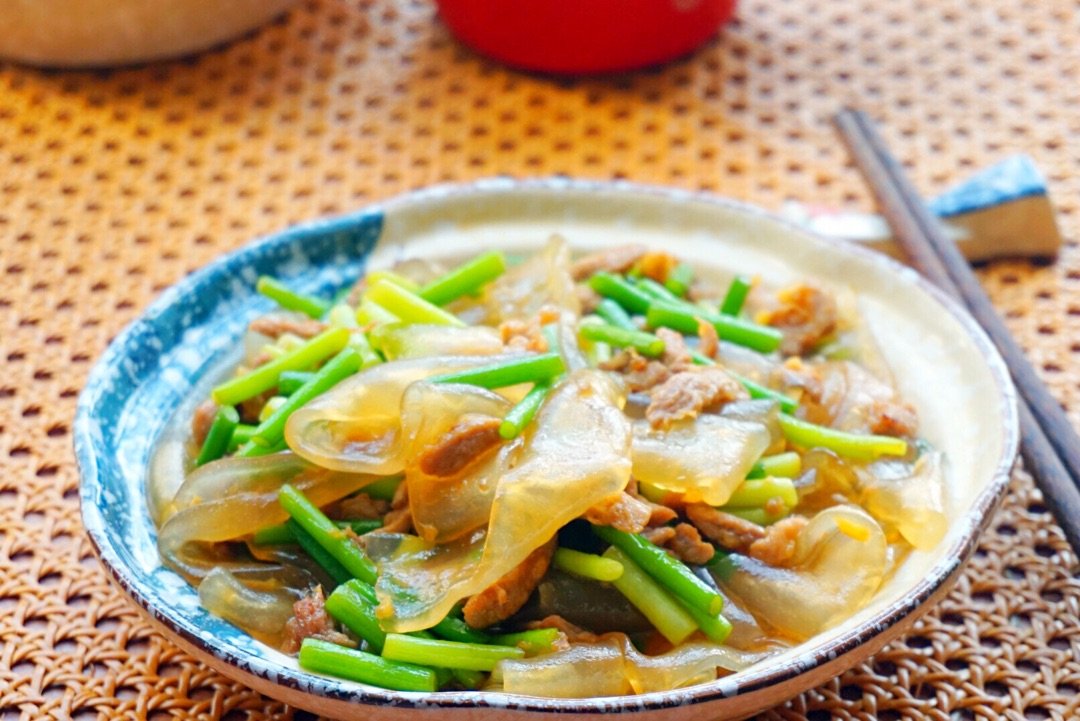 肉丝炒拉皮营养又好吃，肉丝炒拉皮应该怎么做？