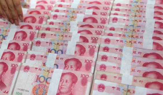 男子打车多付十万元:送你不要了，司机对比作何处理？