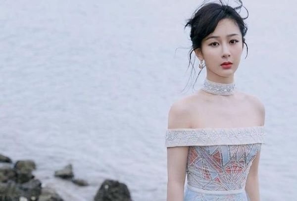 杨紫露背装给你什么感觉？