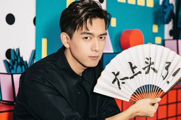 李现回应无名指戴戒指，他是否已经有女朋友了？