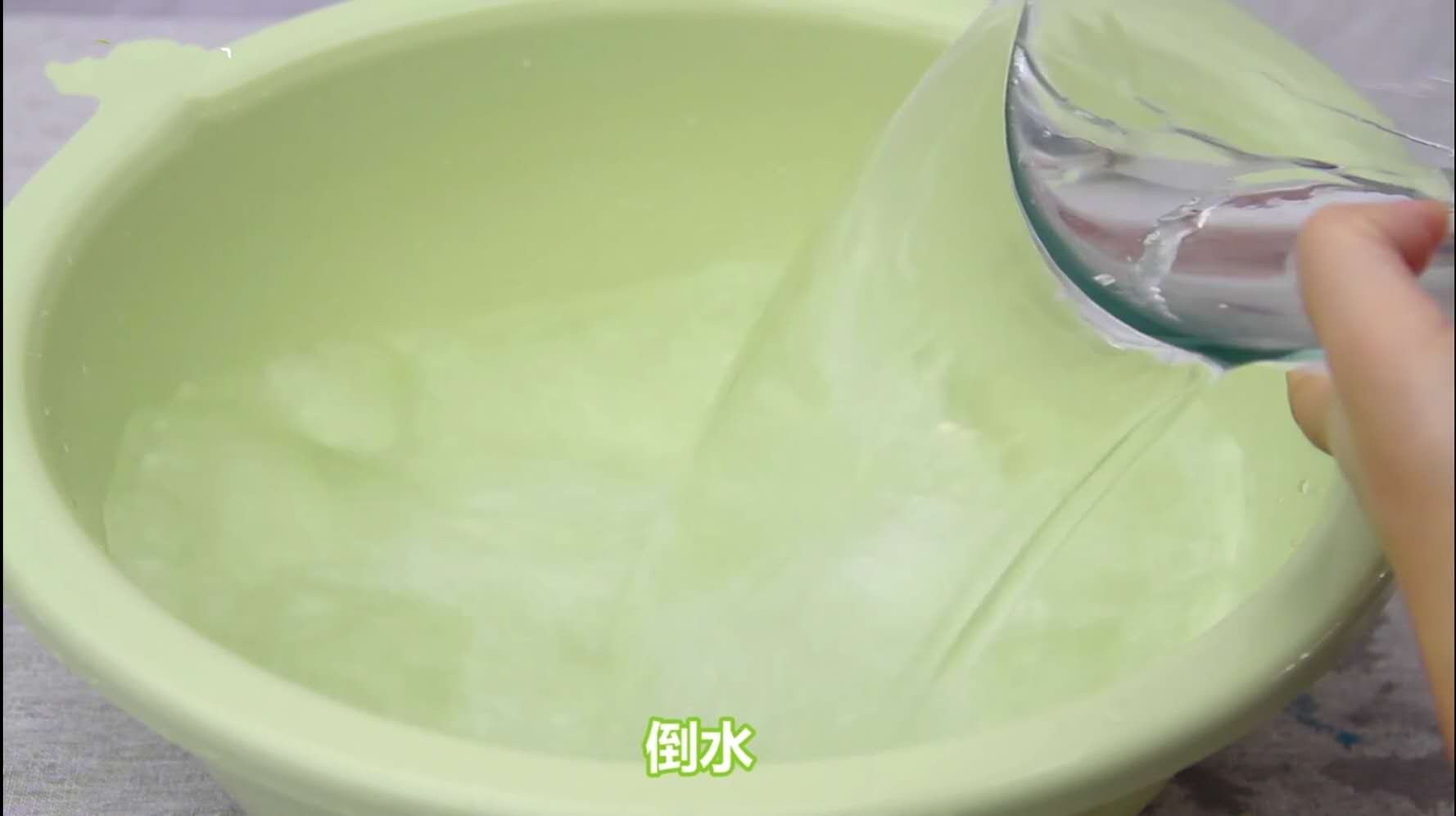 如何清洗衣服上的药渍