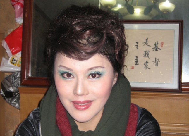贾玲之前出过一位女相声演员，她是郭德纲的师姐，如今的单联丽怎样了呢？