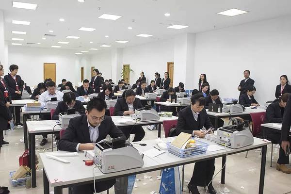 新东方禁止午休，这样的企业是变相压榨员工吗？