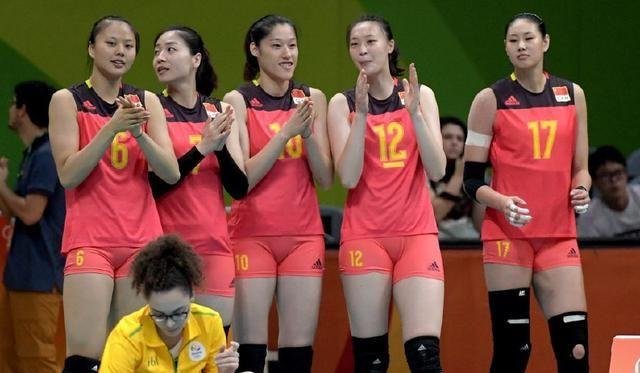 中国女排世界排名跌至第二，中国女排为何成绩下滑？