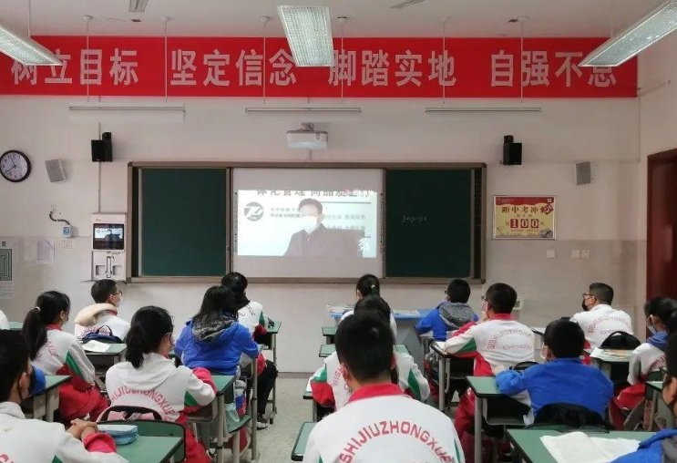 民警介绍成都49中学生自杀事件，真相到底是怎样的？