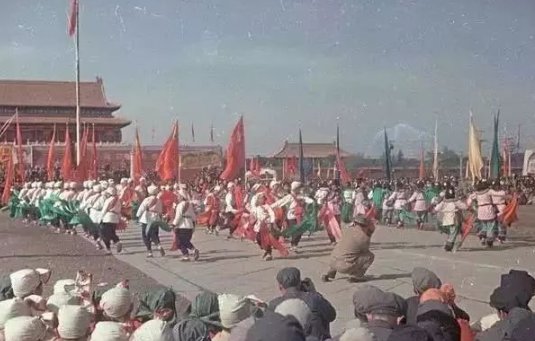 中国成立时间是哪一年?
