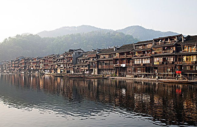 去凤凰古城旅行需要多少钱？