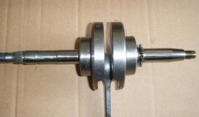 曲轴是由什么组成的？