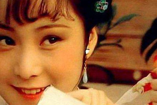 《红楼梦》里,晴雯最后究竟是怎么死的?