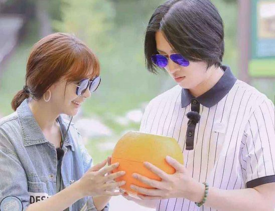 金希澈和李菲儿是什么关系？