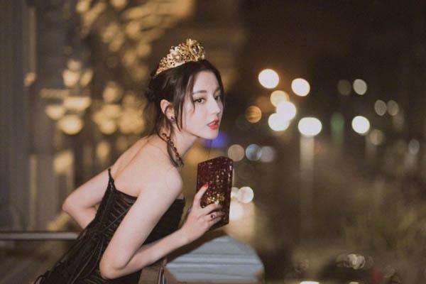迪丽热巴的“蝴蝶臀”引来很多女生的羡慕,想要拥有“蝴蝶臀”需要具备哪些硬性条件呢?
