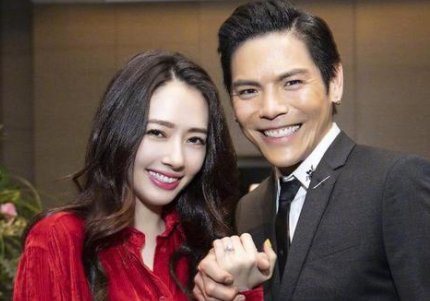 向佐现身医院疑似陪郭碧婷待产，他们有多恩爱呢？